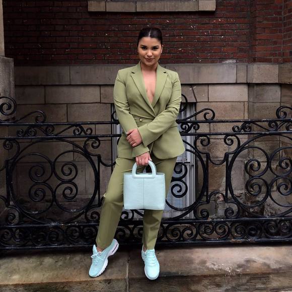 Meet your Posher, Savannah - Picture 1 of 1